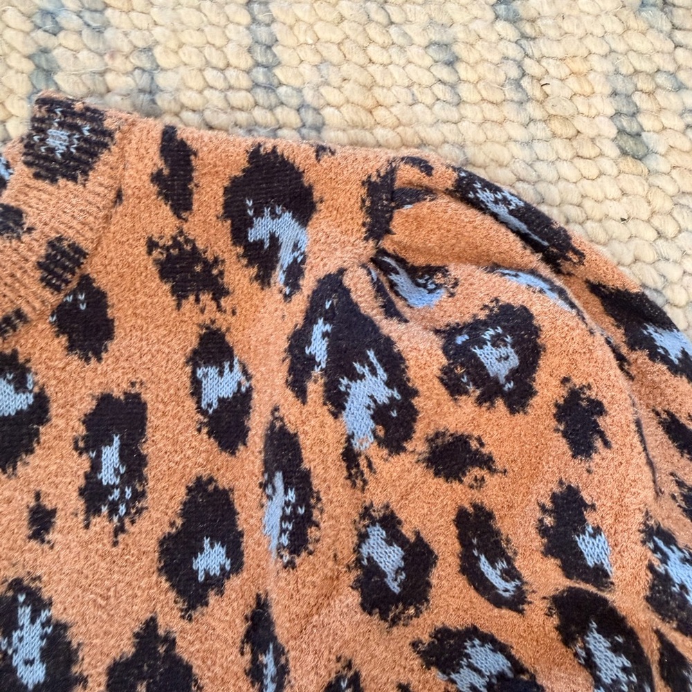 Leopard Print Puff Sleeve Sweater - Picture 3 of 5